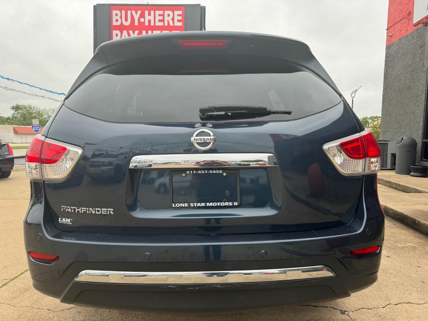 2014 BLUE NISSAN PATHFINDER S; SL; PL (5N1AR2MN6EC) , located at 5900 E. Lancaster Ave., Fort Worth, TX, 76112, (817) 457-5456, 0.000000, 0.000000 - This is a 2014 NISSAN PATHFINDER 4 DR WAGON that is in excellent condition. The interior is clean with no rips or tears or stains. All power windows, door locks and seats. Ice cold AC for those hot Texas summer days. It is equipped with a CD player, AM/FM radio, AUX port, Bluetooth connectivity and - Photo#4